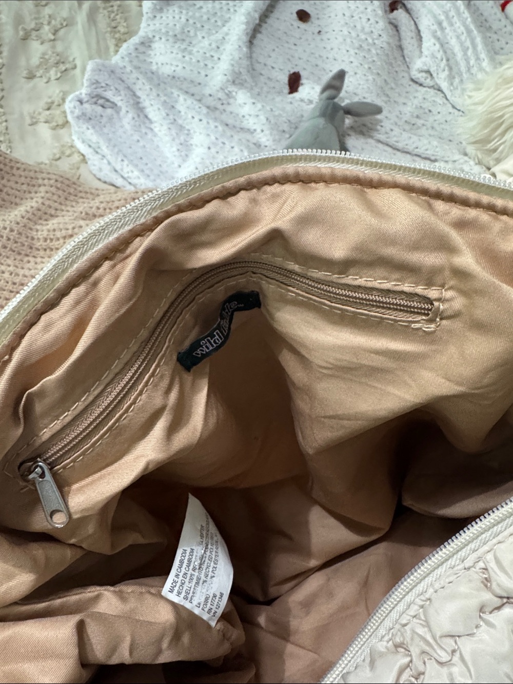 Quilted Cream Shoulder Bag – Lightweight Padded Hobo by WILD FABLE - Picture 3 of 5